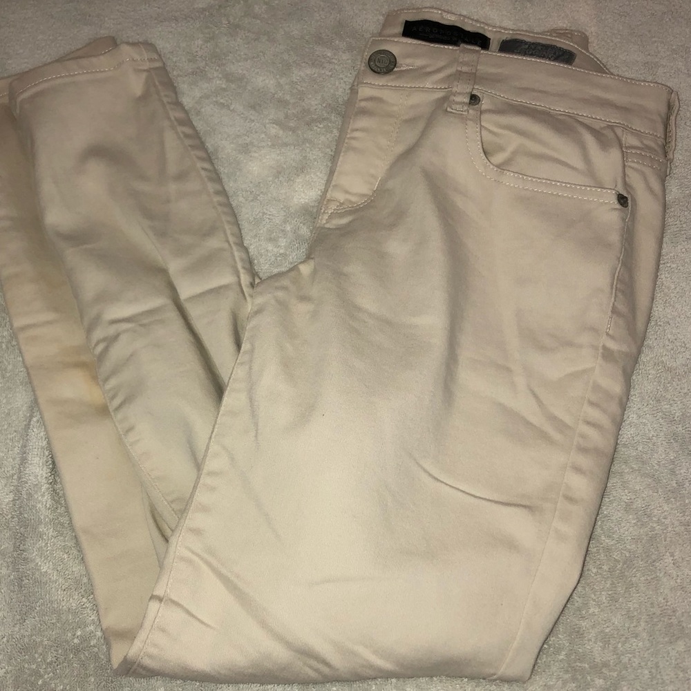 Beige ankle jegging size 4 Aero postale